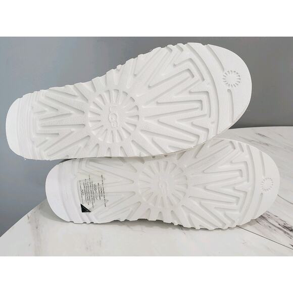 NEW WITHOUT‎ BOX UGG Neumel Boot Solid White Chukka Size 10 WARM Bright